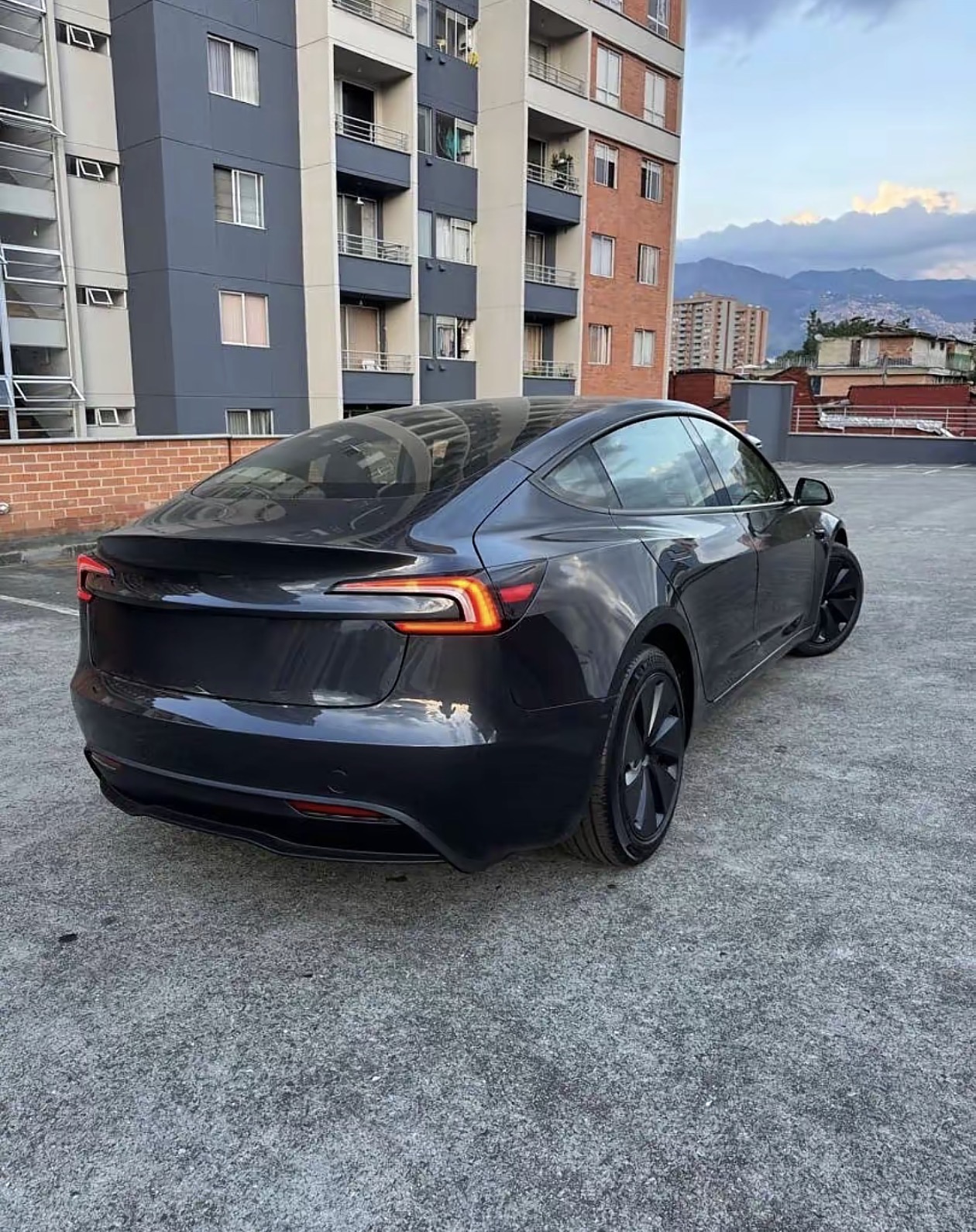 Tesla Model 3 - View 3