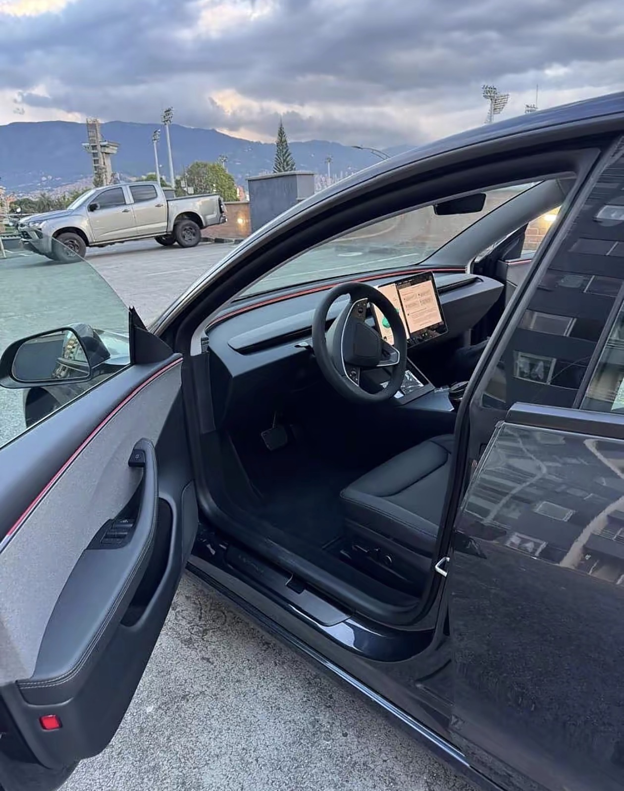 Tesla Model 3 - View 4
